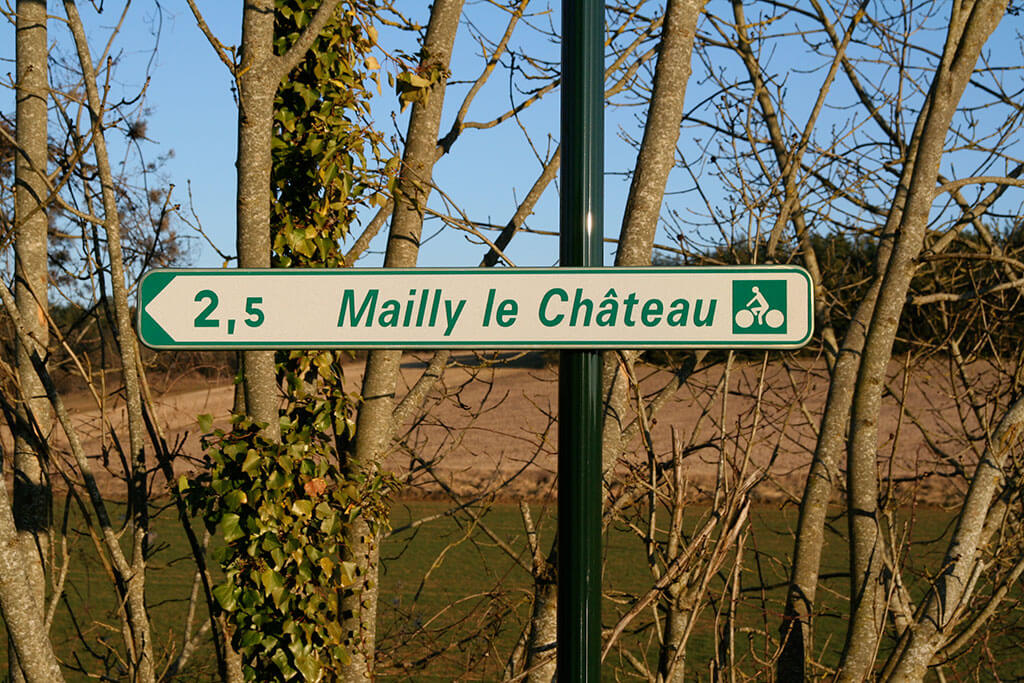 Trails near Chateau de Mailly